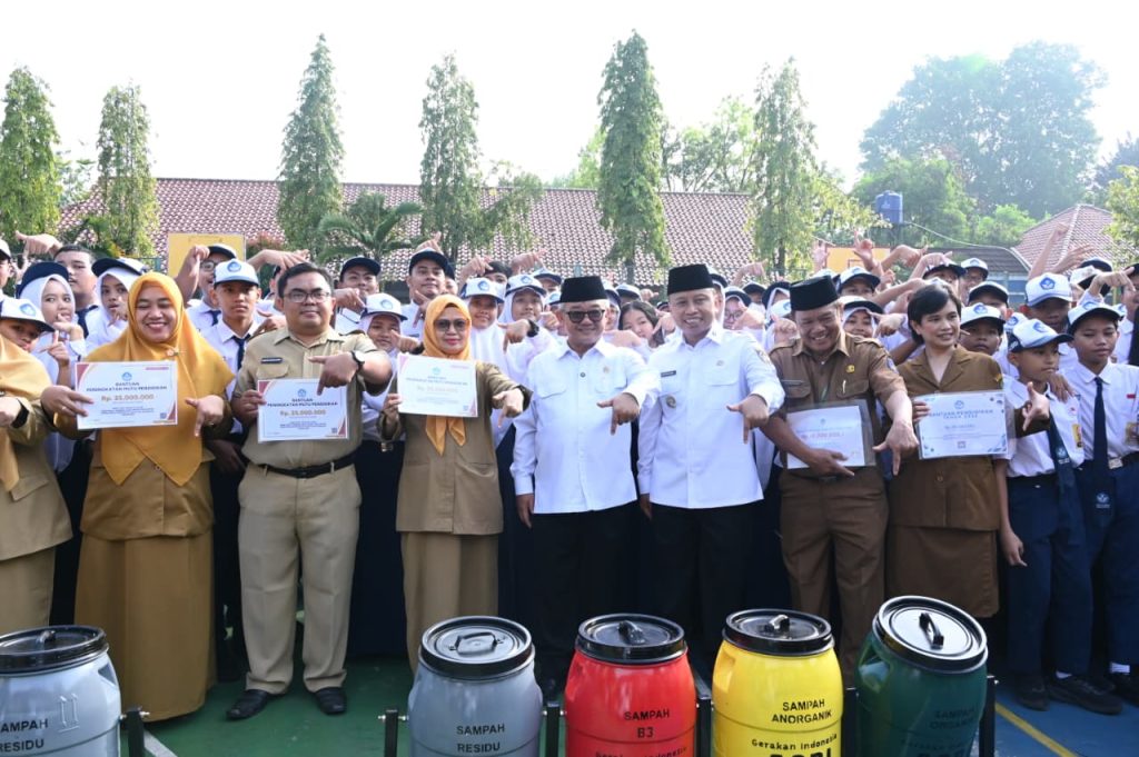 hari-pertama-sekolah-mendikdasmen-ajak-kolaborasi-sukseskan-gerakan-indonesia-asri-30032026-163339