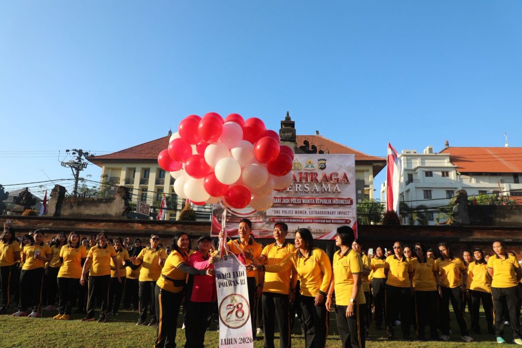 semarak_hari_jadi_ke-78_polwan_ri__polda_bali_gelar_olahraga_bersama_541305