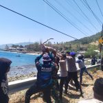 Polairud Polda Gorontalo Bergerak Cepat Evakuasi Pohon Tumbang di Jalan Trans Sulawesi