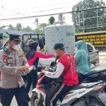 Hadapi Ancaman Kabut Asap, Polsek Balikpapan Timur Sebar Ratusan Masker kepada Warga