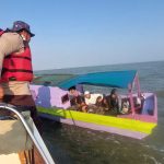 Sat Polairud Polresta Balikpapan Gerak Cepat Evakuasi Kapal Pemancing Mogok di Teluk Balikpapan, Seluruh Awak Selamat